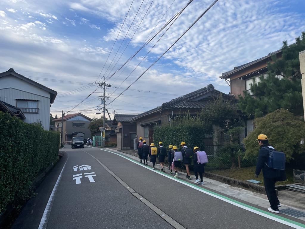 水路の有蓋化による歩行者空間の確保