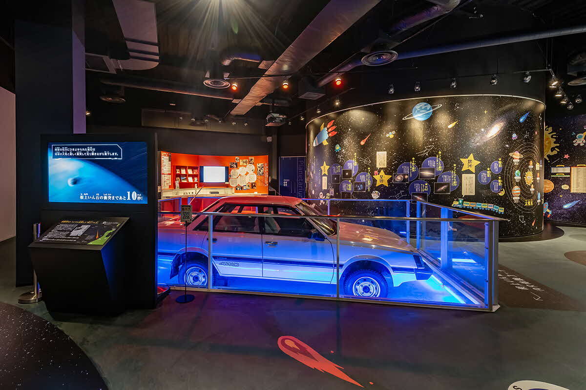 いん石が落下した自動車。AR技術の動画も放映