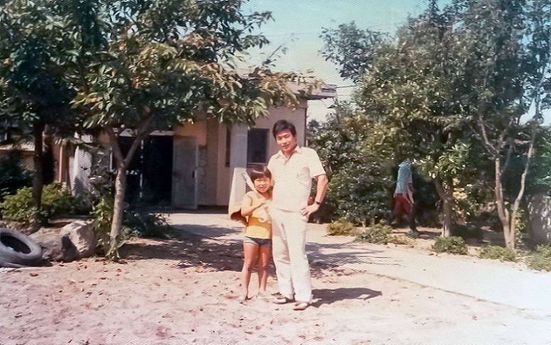 1979年8月撮影　自宅にて　父：昌雄さんと