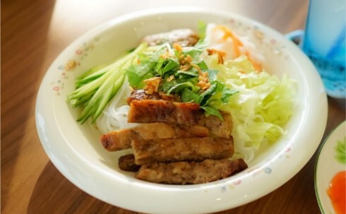 「ベト風味」の焼肉ブンと生春巻き