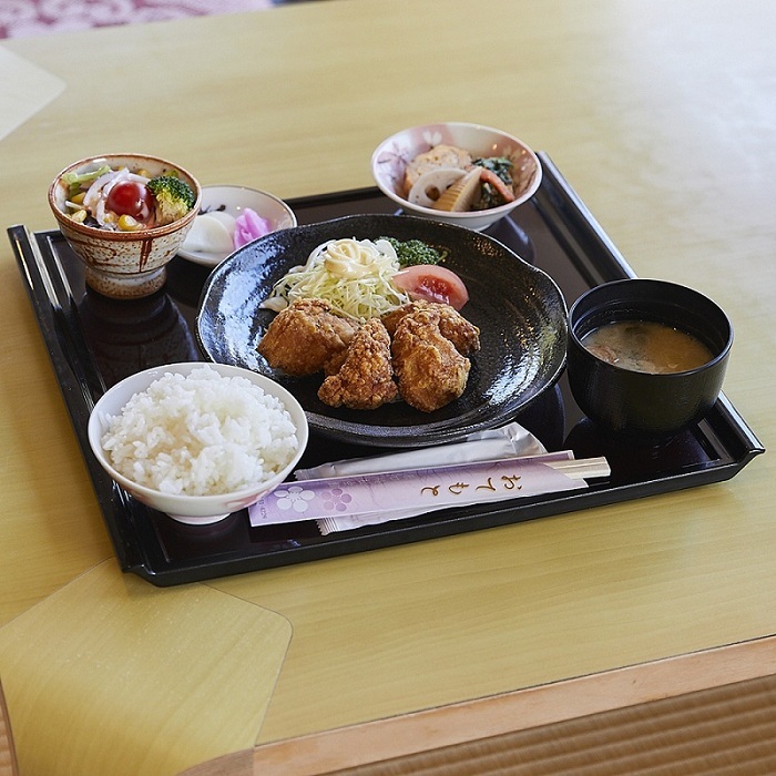 restauranthigashi.jpg