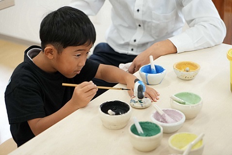 キャラクター絵付けの体験