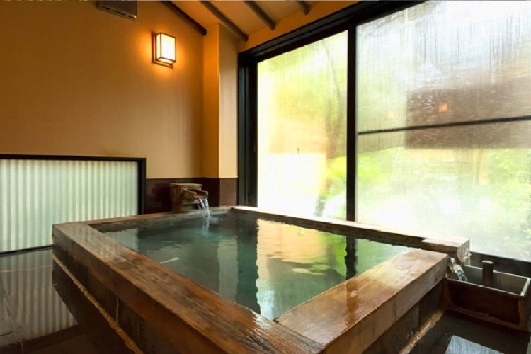 萬葉温泉の様子